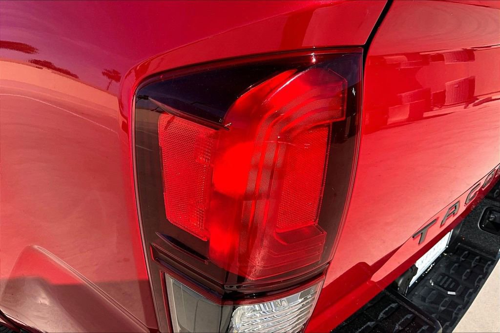 Used 2018 Toyota Tacoma SR5 RWD image 30