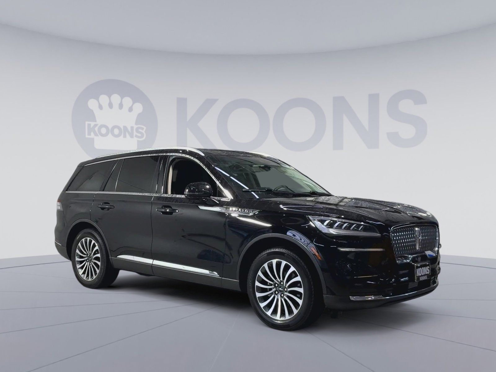 Used 2024 Lincoln Aviator AWD w/ Premium Package image 2