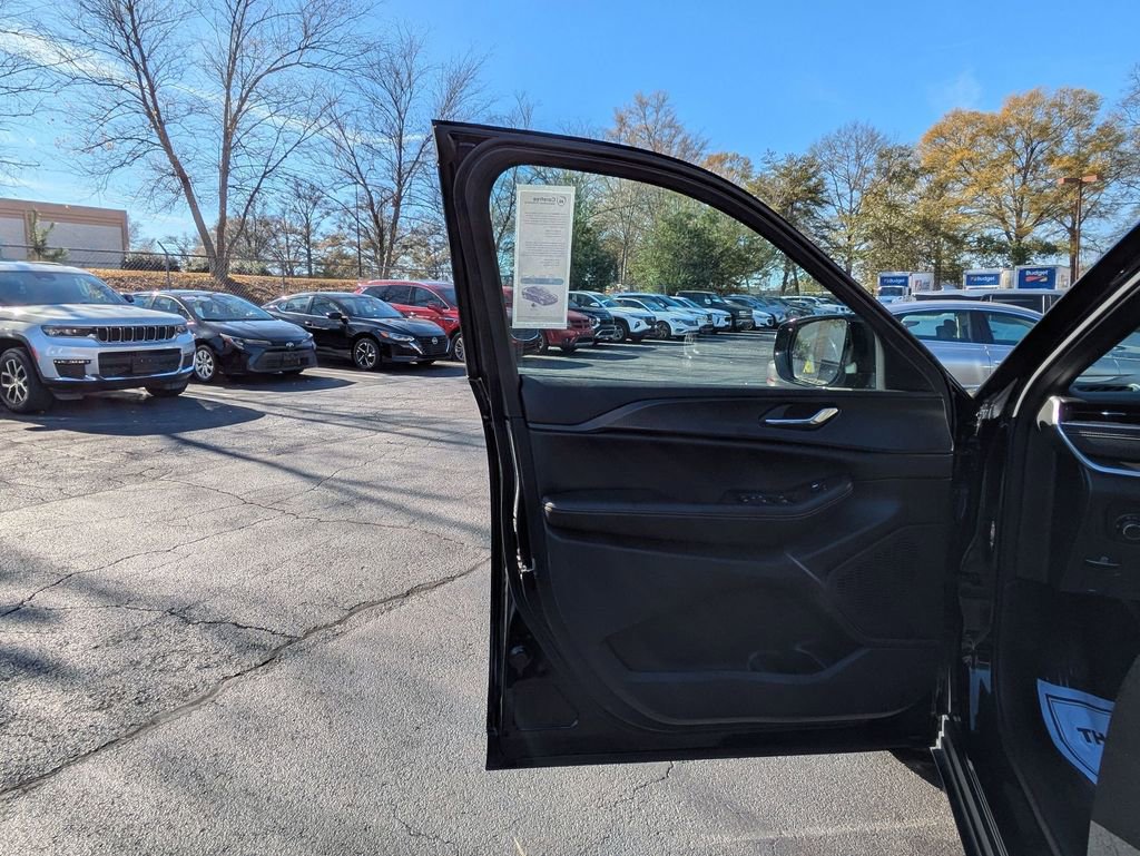 Used 2024 Jeep Grand Cherokee L Laredo image 11