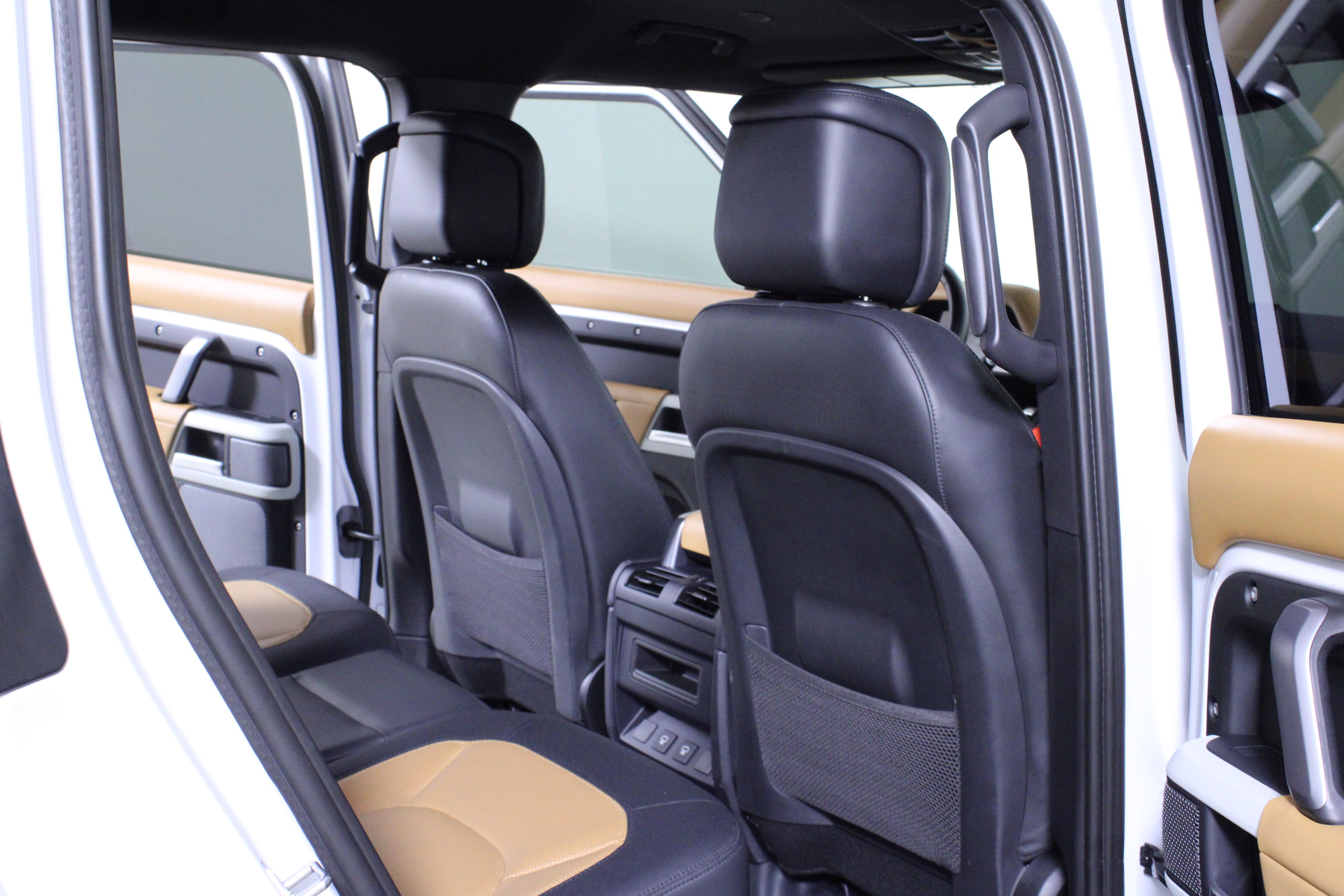 Used 2023 Land Rover Defender 110 X-Dynamic SE AWD/4WD image 12