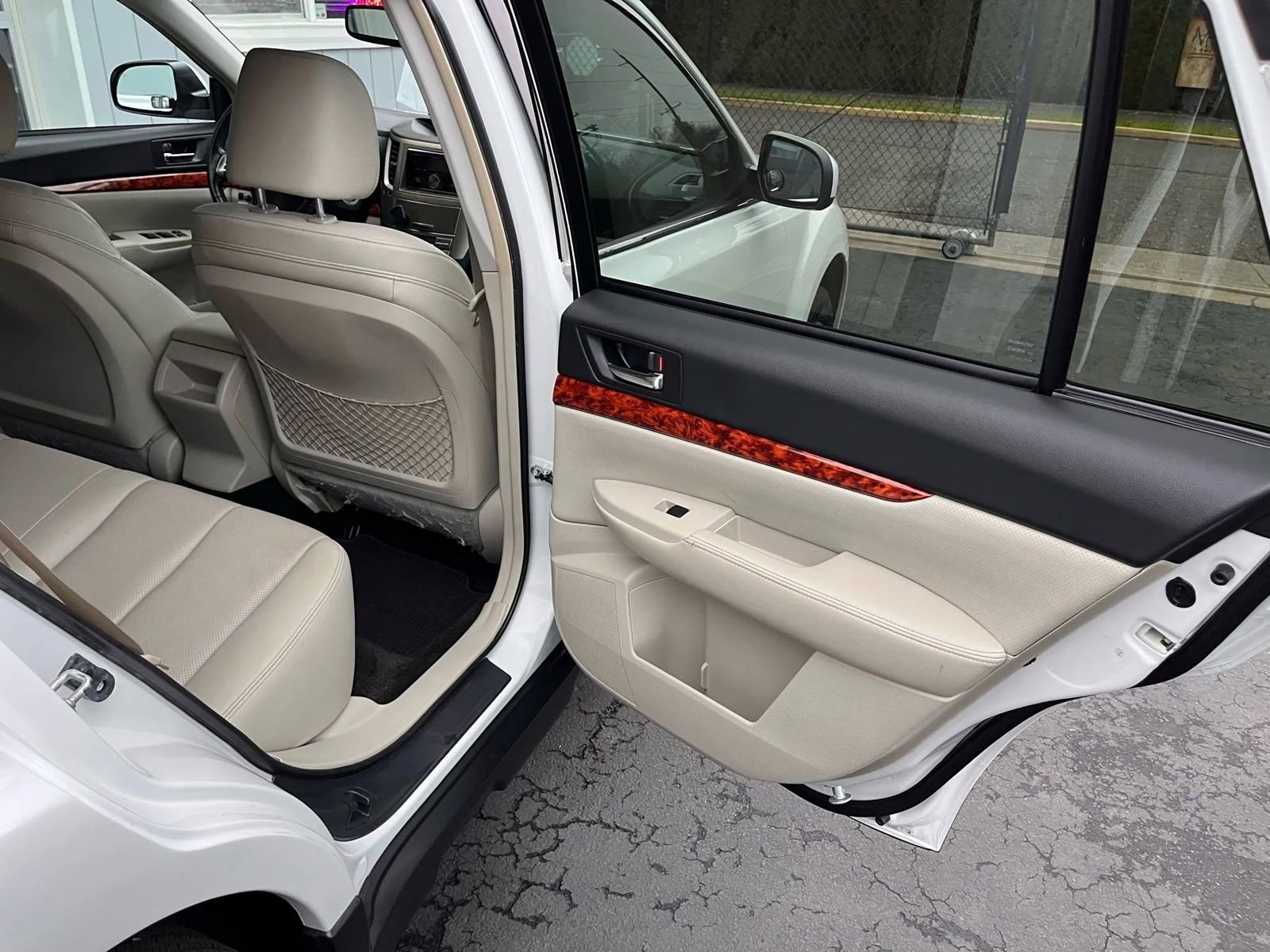 Used 2012 Subaru Outback 3.6R Limited w/ Moonroof Pkg image 26