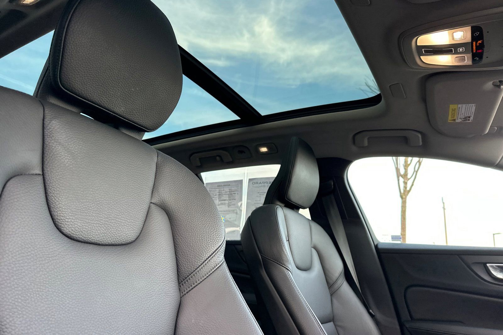 Used 2025 Volvo V60 B5 Cross Country Plus image 17