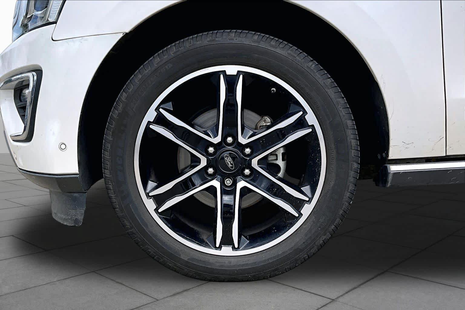 Used 2019 Ford Expedition Limited w/ Special Edition Package RWD image 10