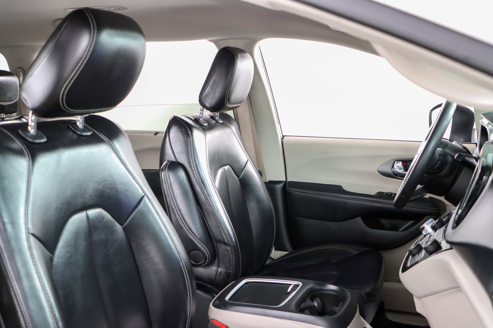 Used 2023 Chrysler Pacifica Touring-L FWD image 27