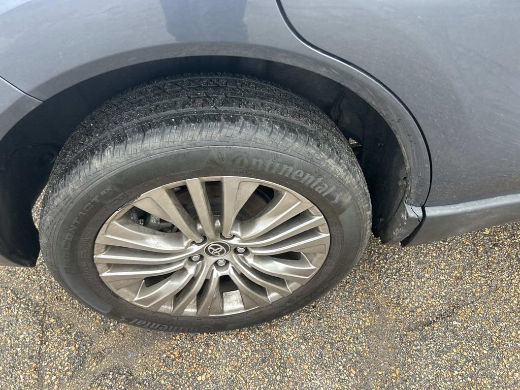 Certified 2021 Toyota Venza XLE w/ Softex Package image 14