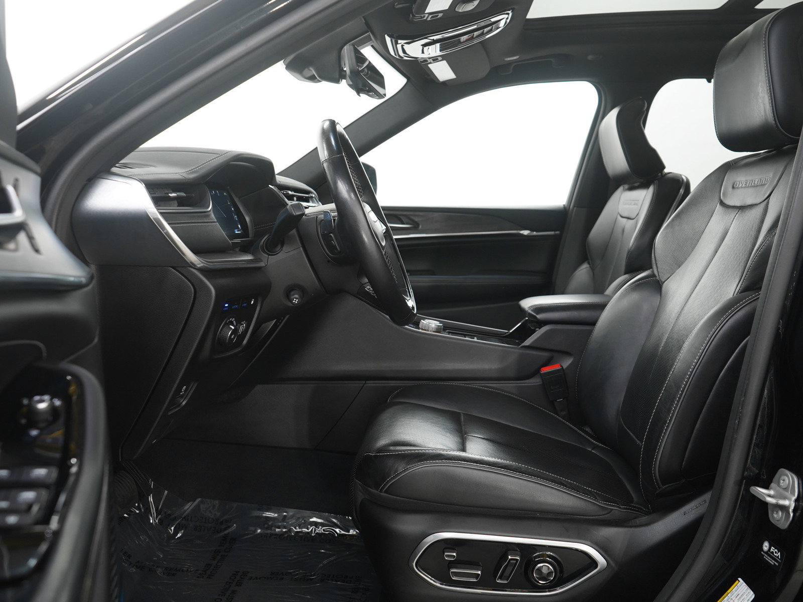 Used 2023 Jeep Grand Cherokee Overland w/ Advanced Protech Group III image 19