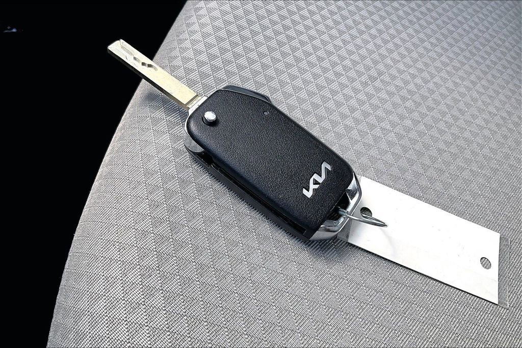 Used 2025 Kia Soul LX image 12