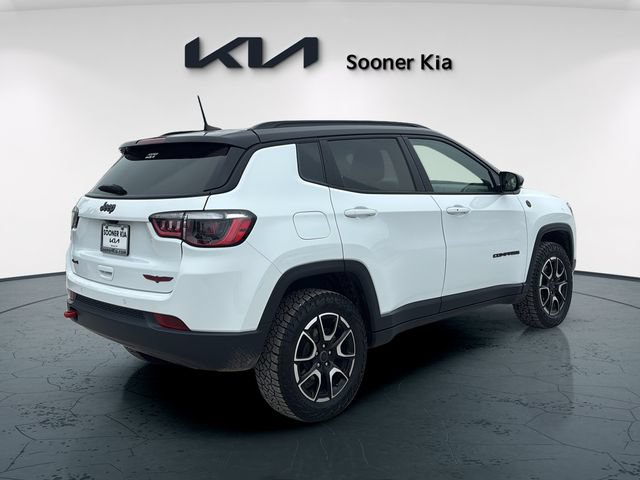 Used 2025 Jeep Compass Trailhawk AWD/4WD image 6