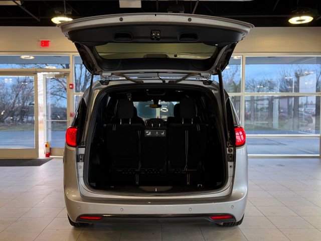 Used 2019 Chrysler Pacifica Touring Plus w/ S Appearance Package FWD image 40