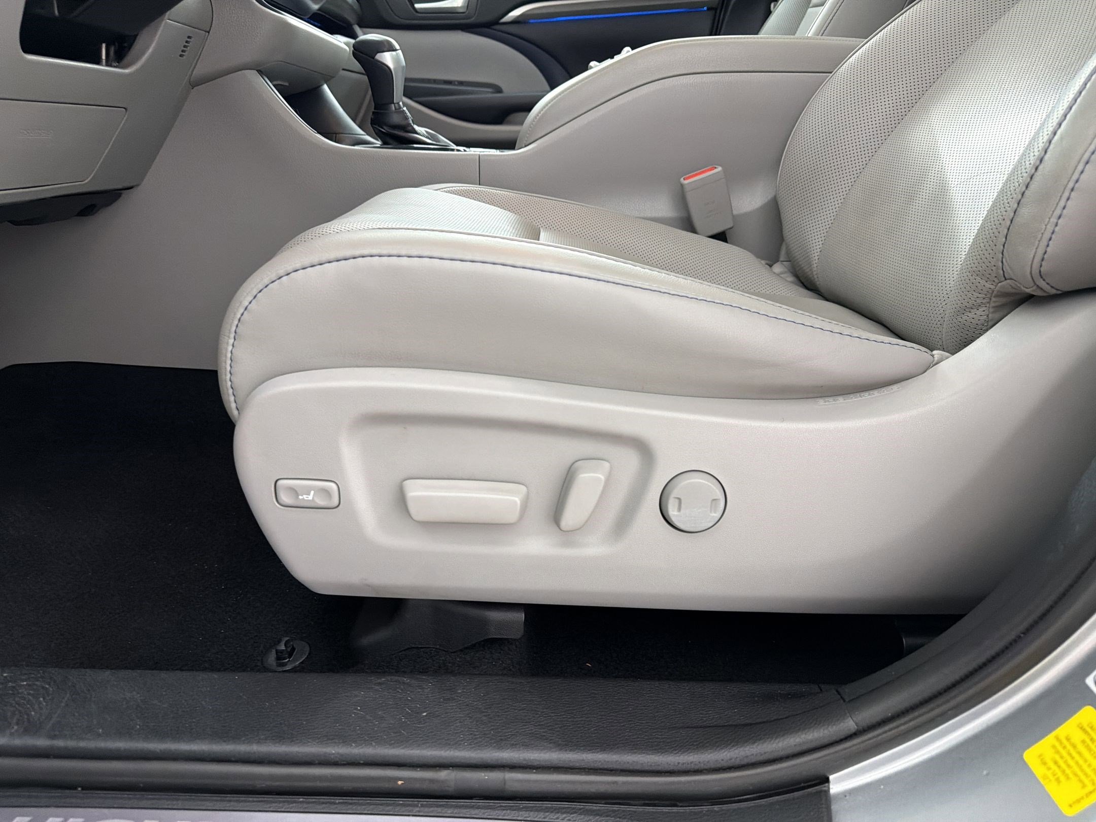 Used 2019 Toyota Highlander Limited Platinum FWD image 13