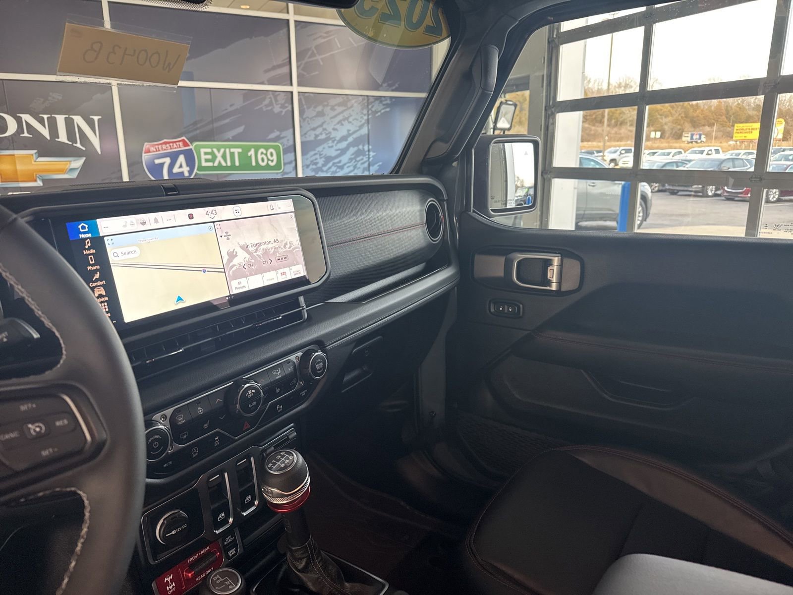 Used 2025 Jeep Wrangler Rubicon image 24