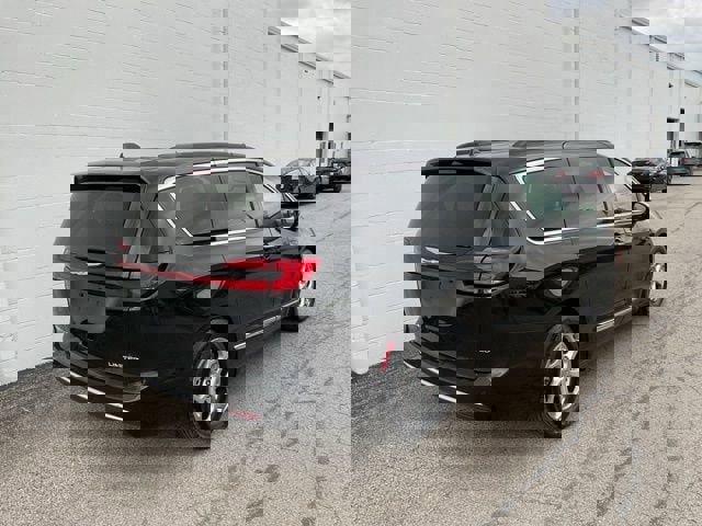 Used 2023 Chrysler Pacifica Limited image 4