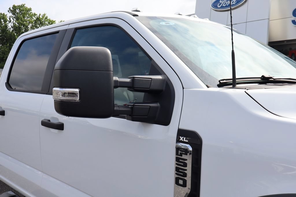 Used 2025 Ford F550 4x4 Crew Cab Super Duty image 17