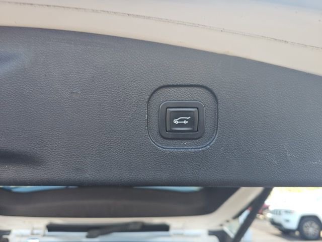 Used 2017 Chevrolet Equinox Premier w/ Enhanced Convenience Package image 15