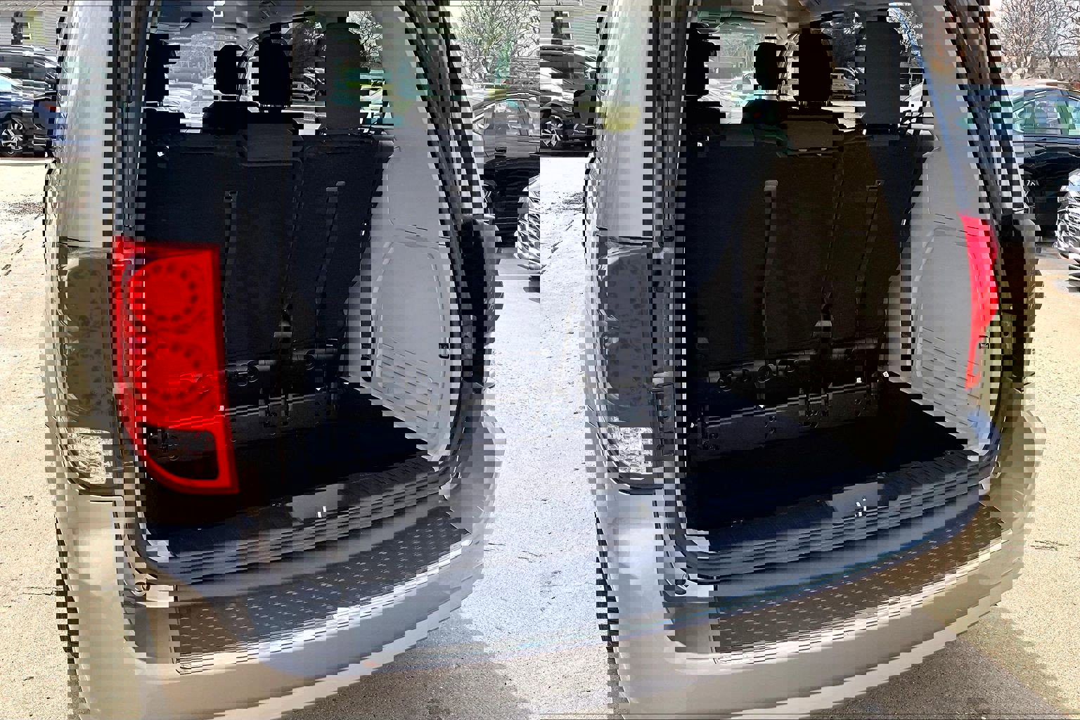 Used 2020 Dodge Grand Caravan SE w/ UConnect Hands-Free Group image 19