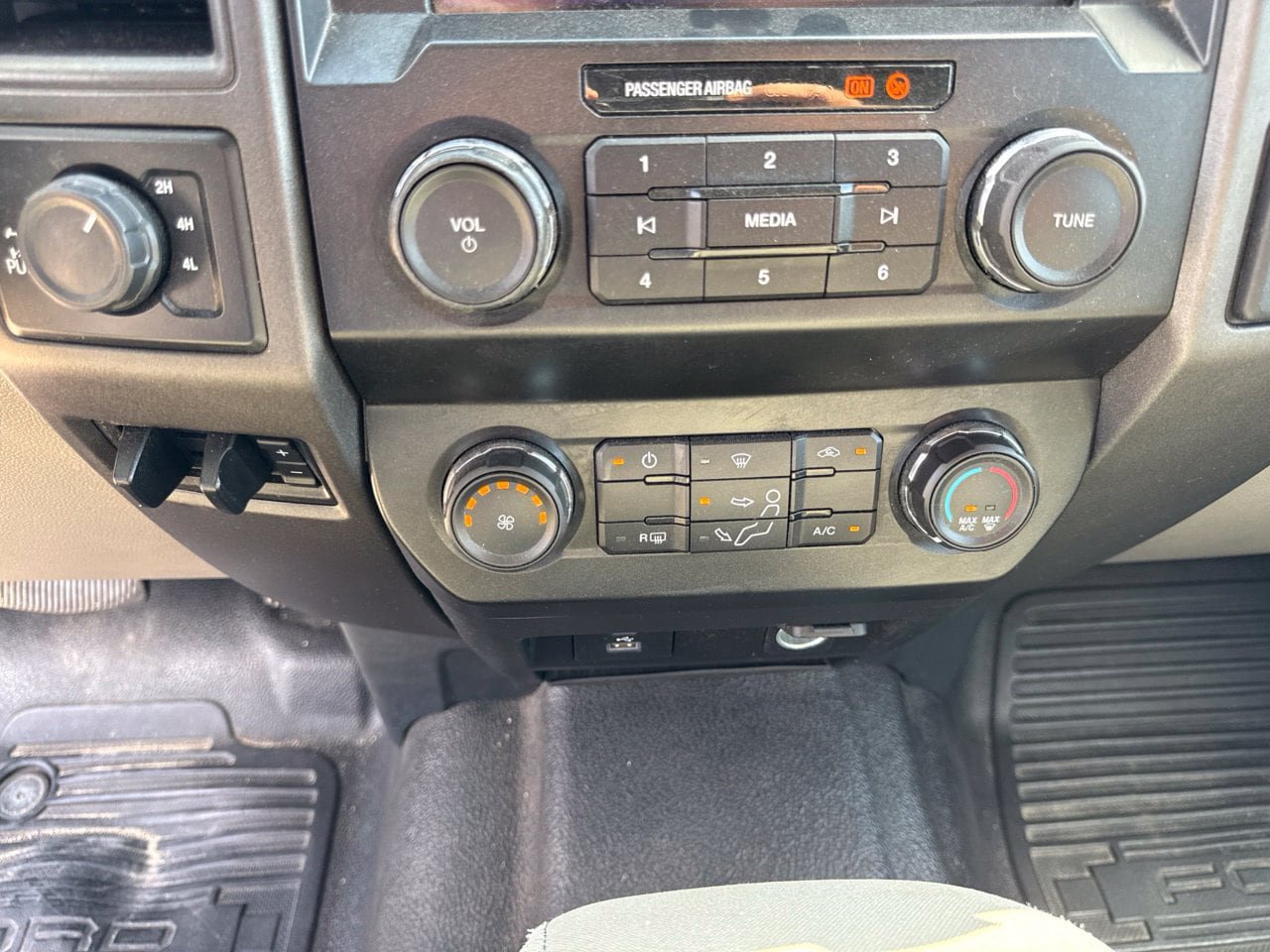 Used 2022 Ford F250 XL w/ Power Equipment Group AWD/4WD image 24