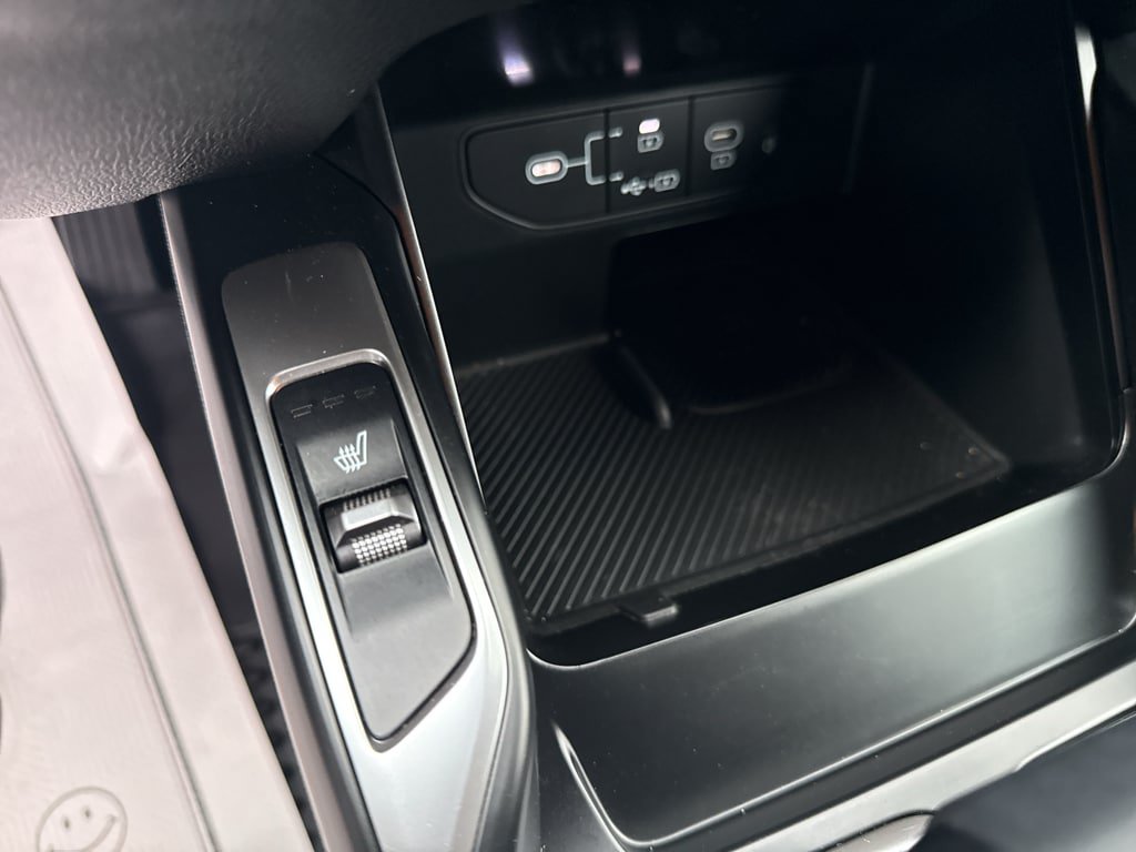 Used 2025 Kia Sorento S FWD image 11