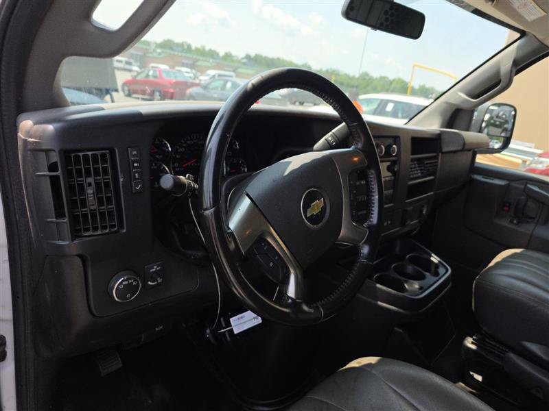 Used 2018 Chevrolet Express 3500 w/ Driver Convenience Package RWD image 9
