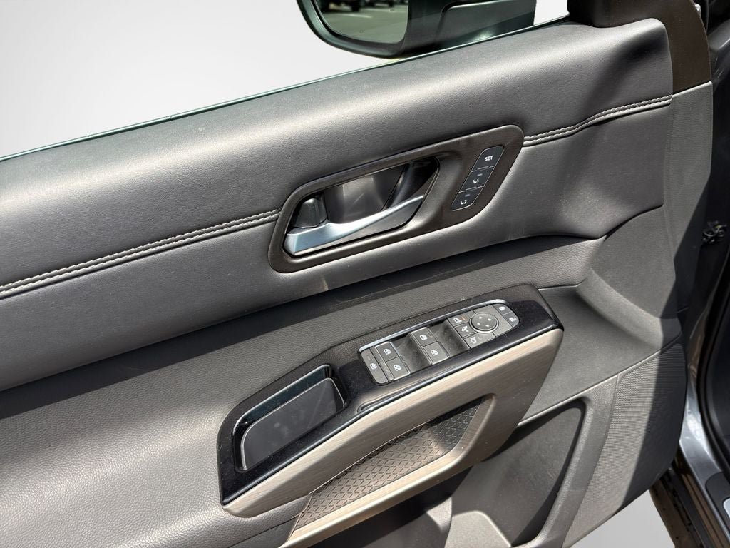 Used 2025 Nissan Pathfinder Platinum w/ Cargo Package FWD image 14