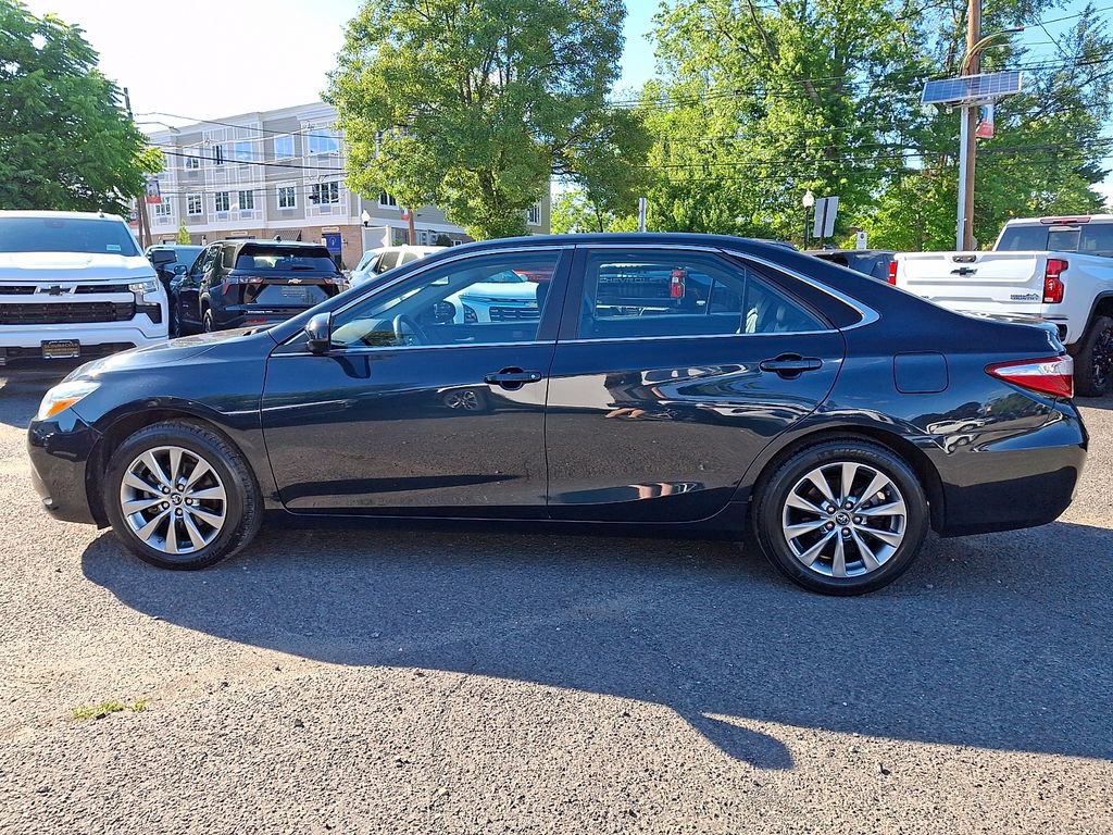 Used 2016 Toyota Camry XLE w/ Moonroof Package FWD image 4