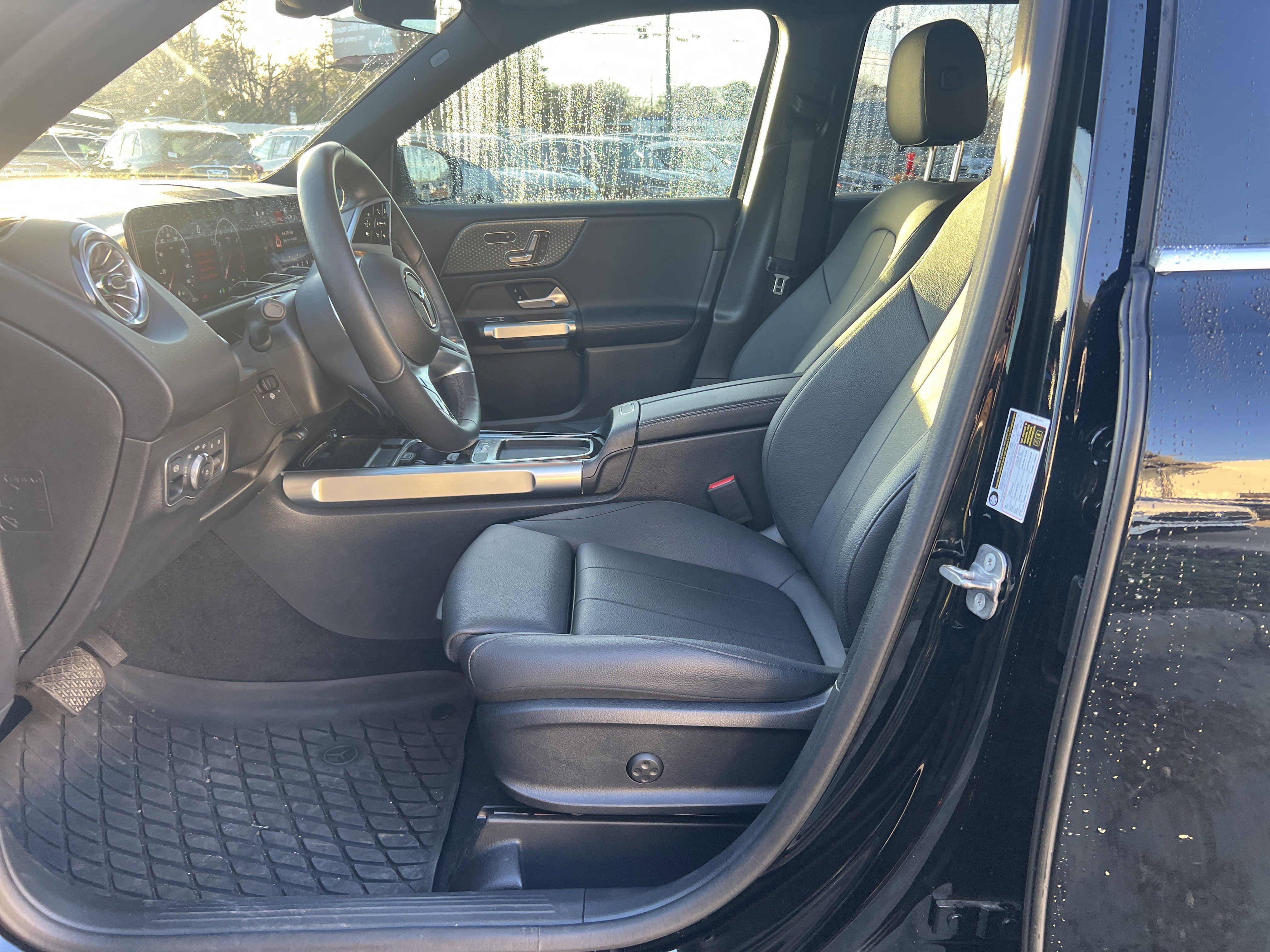 Certified 2025 Mercedes-Benz GLB 250 4MATIC image 16