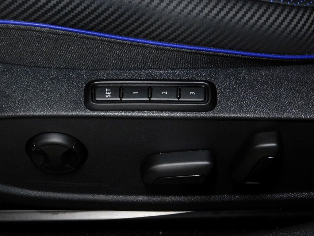 Used 2025 Volkswagen Golf R Black Edition image 40