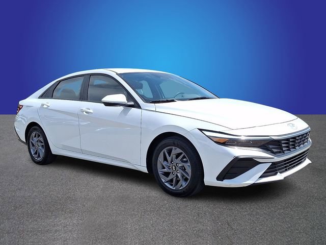 Used 2024 Hyundai Elantra SEL FWD image 3