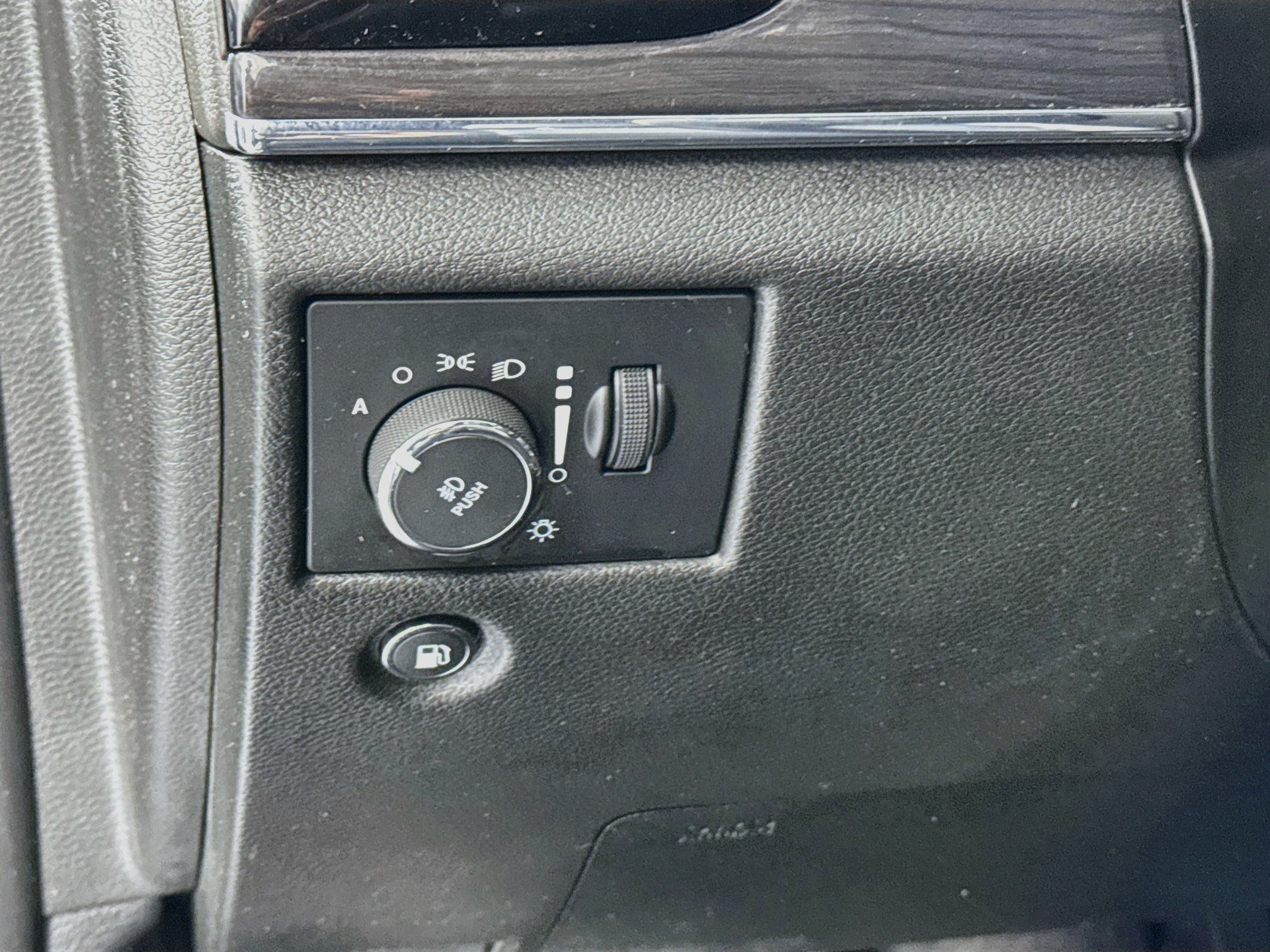 Used 2021 Jeep Grand Cherokee Overland AWD/4WD image 10