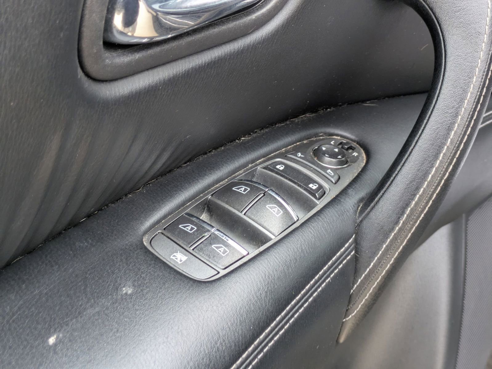 Used 2020 Nissan Armada SL w/ Premium Package image 12