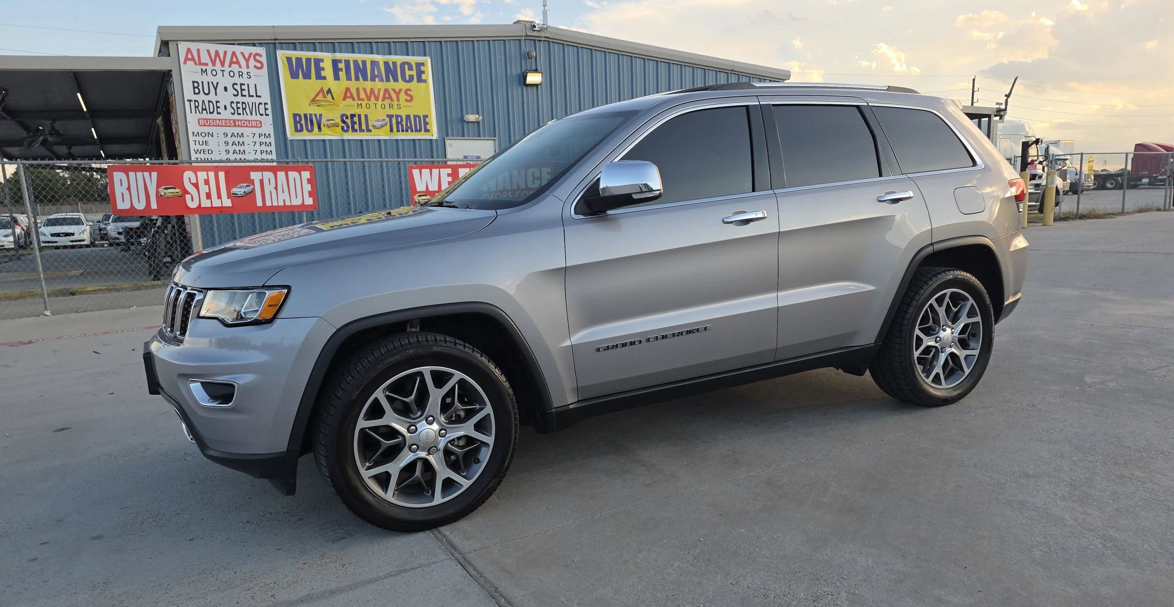 Used 2020 Jeep Grand Cherokee Limited image 1