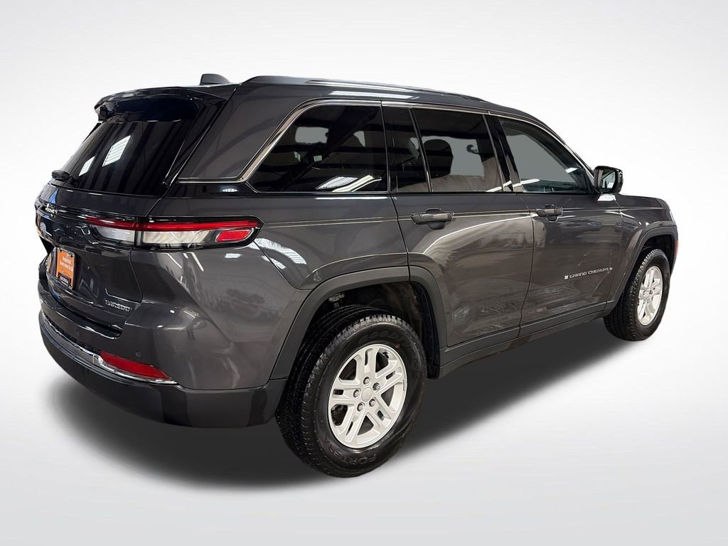 Certified 2023 Jeep Grand Cherokee Laredo AWD/4WD image 5