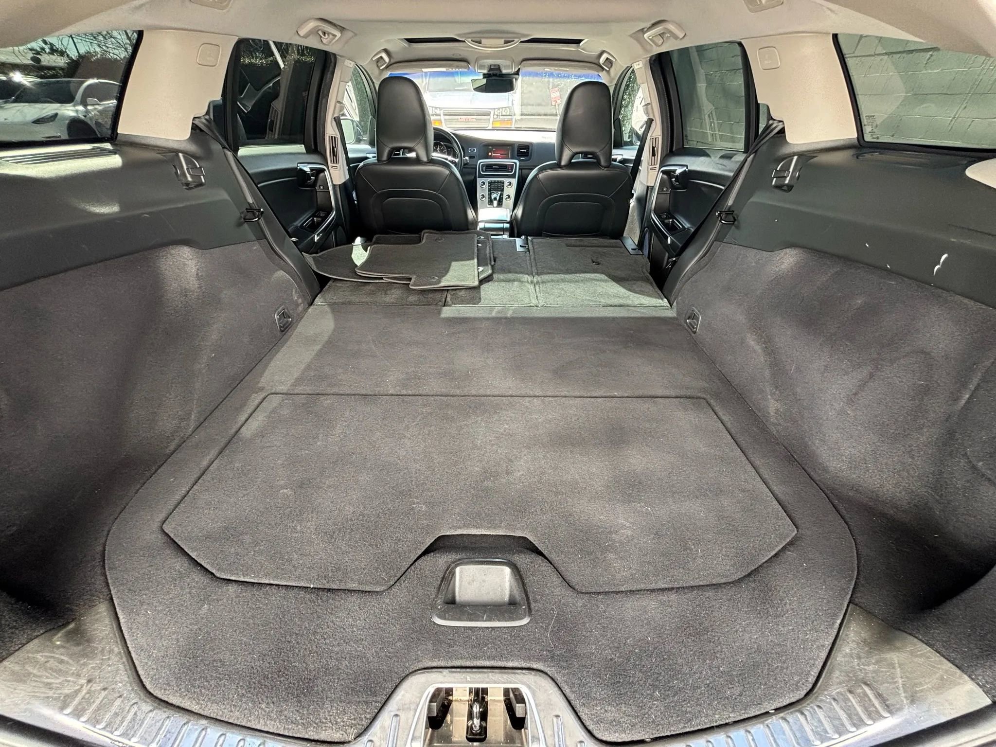 Used 2017 Volvo V60 T5 Premier w/ Convenience Package image 55