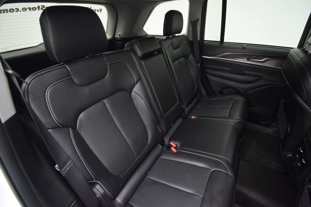 Used 2023 Jeep Grand Cherokee Limited w/ Luxury Tech Group II image 23