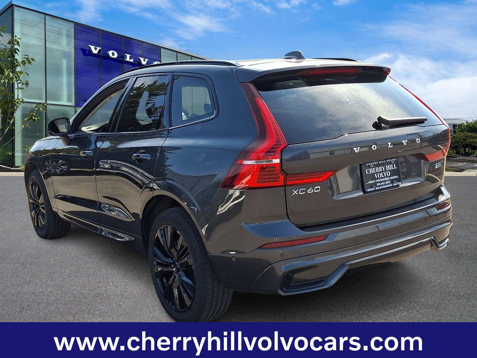 Certified 2025 Volvo XC60 B5 Plus image 5