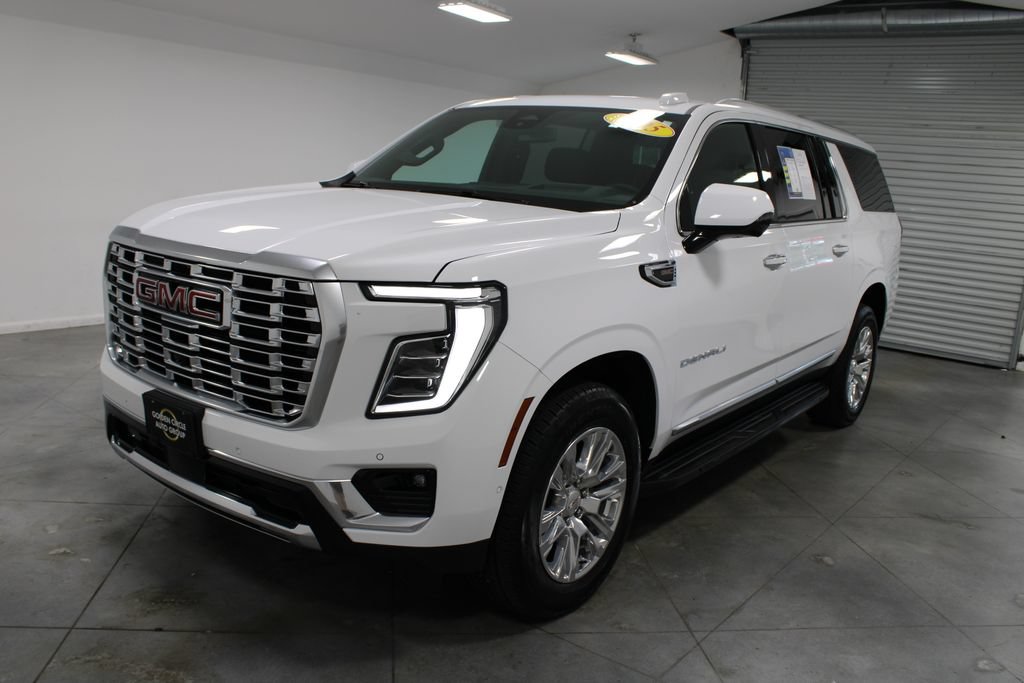 Used 2025 GMC Yukon XL Denali AWD/4WD image 4