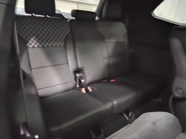 Used 2025 GMC Acadia Denali w/ Super Cruise Package image 17