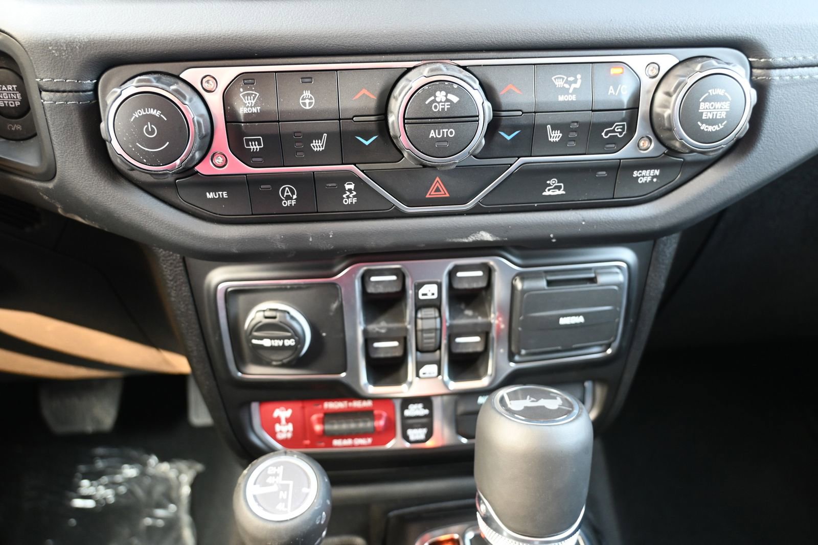 New 2026 Jeep Wrangler Unlimited Rubicon AWD/4WD image 14