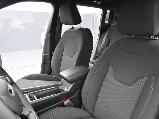 Used 2025 Jeep Compass Sport image 24