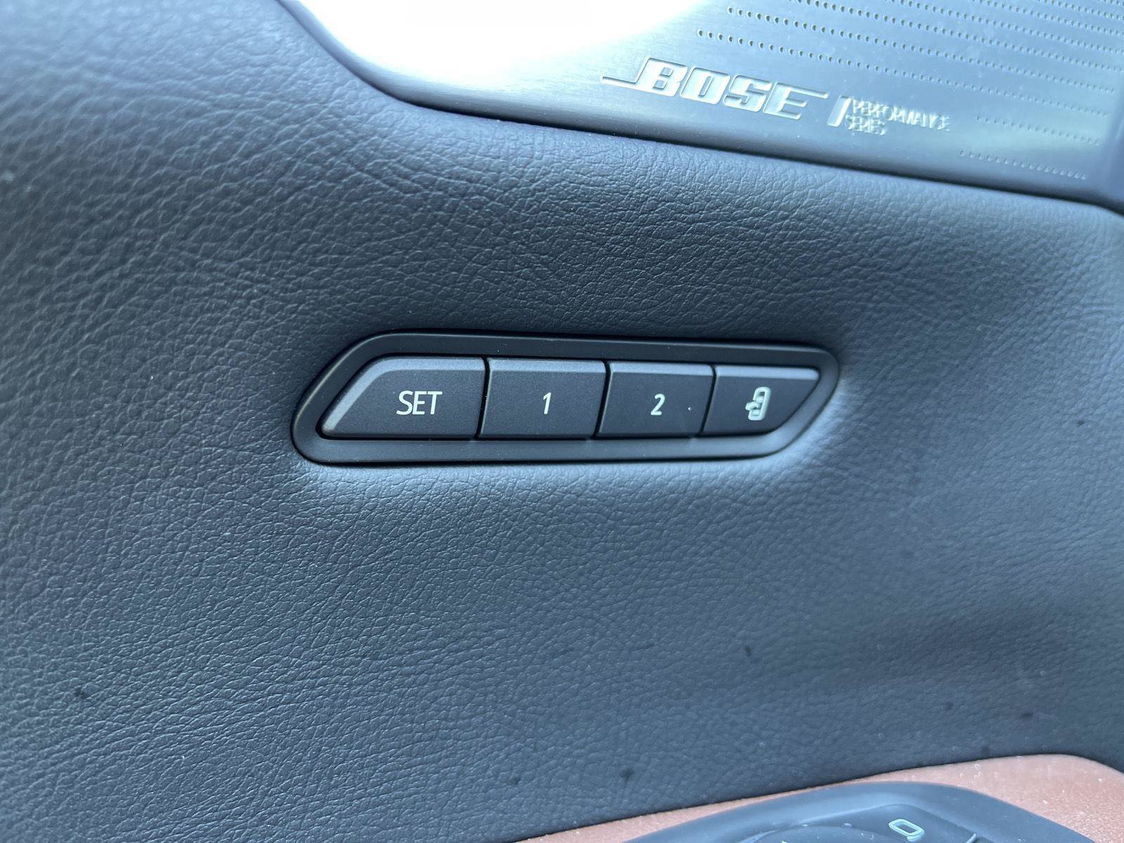 Used 2024 Cadillac XT5 Sportv w/ Technology Package AWD/4WD image 18