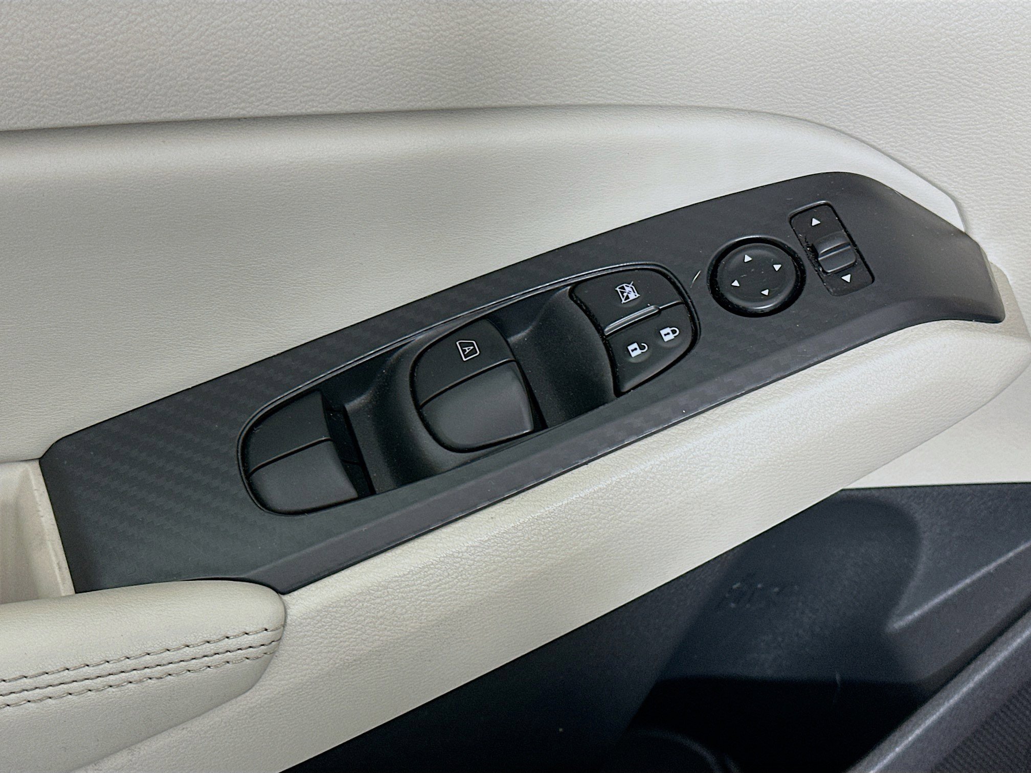 Used 2024 Nissan Altima 2.5 SV image 15