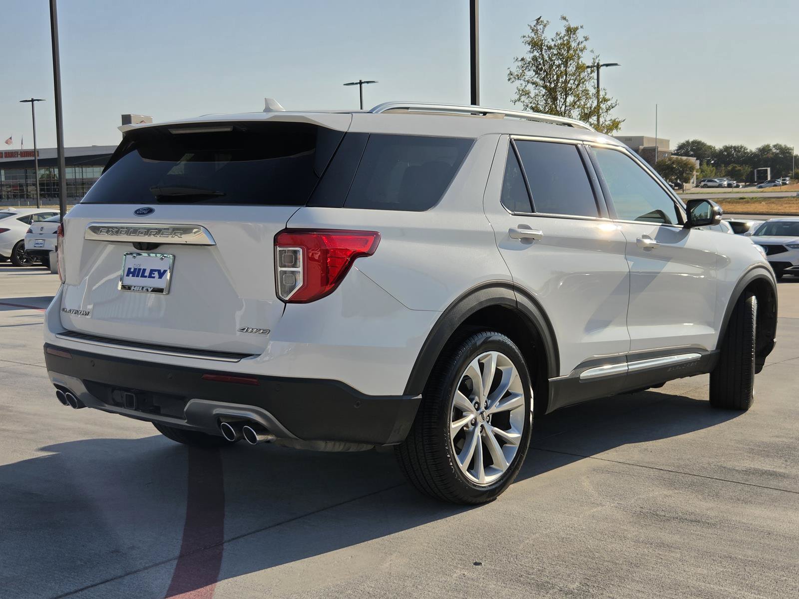 Used 2021 Ford Explorer Platinum w/ Equipment Group 601A AWD/4WD image 5
