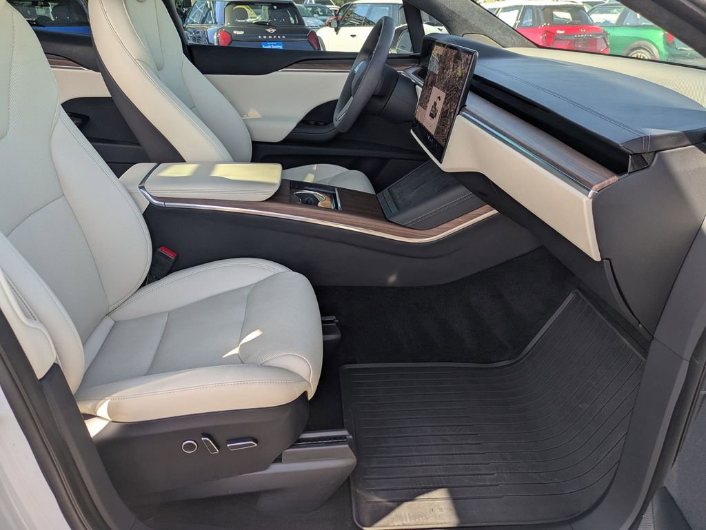 Used 2024 Tesla Model X image 25