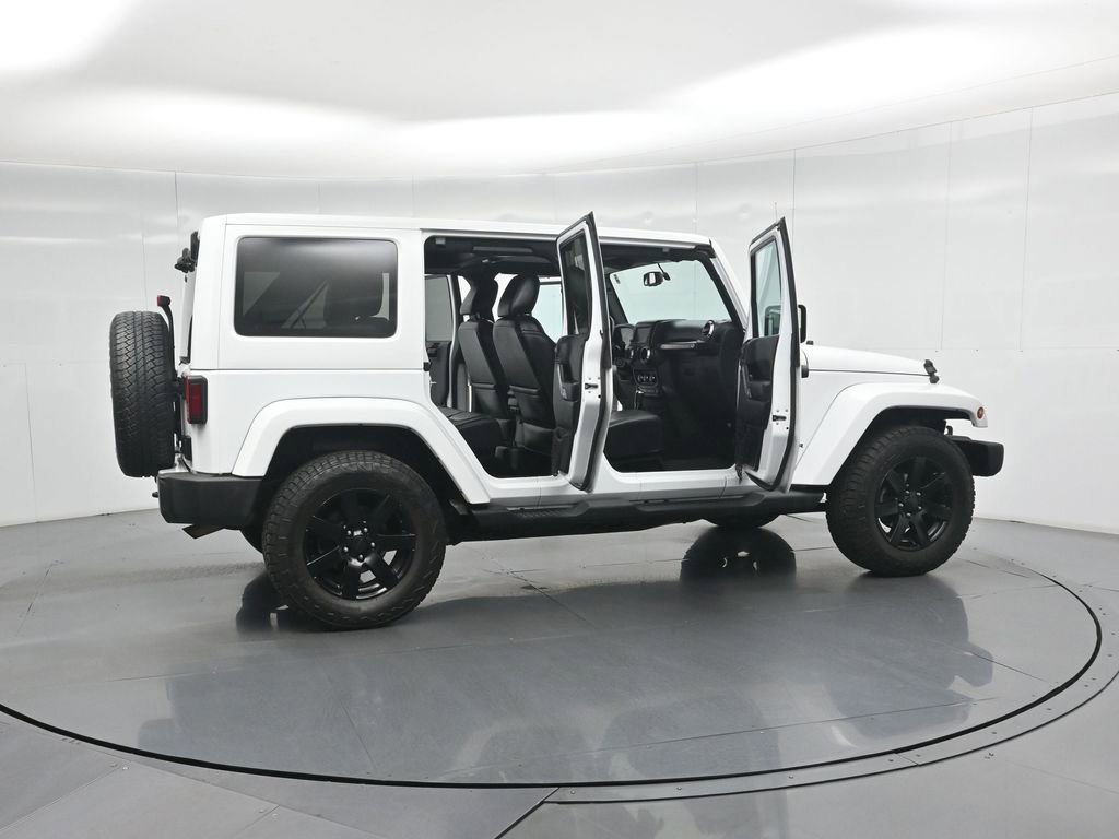 Used 2016 Jeep Wrangler Unlimited Sahara w/ Connectivity Group image 4