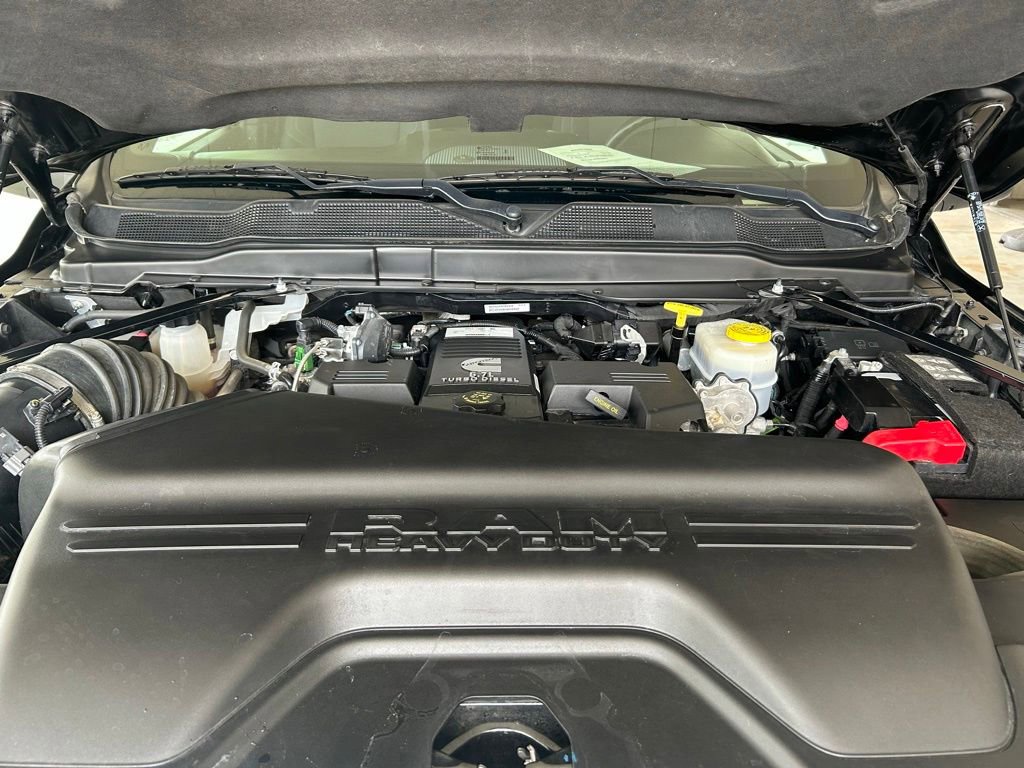 Used 2024 RAM 3500 Tradesman w/ Chrome Appearance Group AWD/4WD image 7