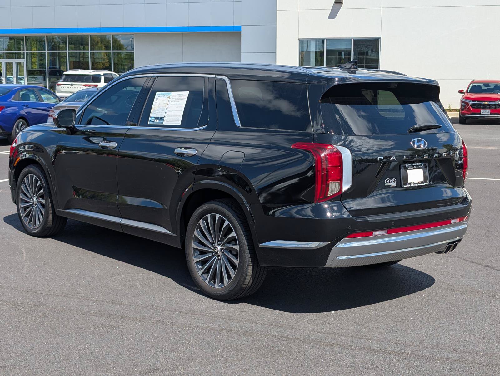 Used 2023 Hyundai Palisade Calligraphy w/ Cargo Package AWD/4WD image 9