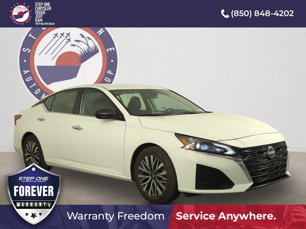 Used 2025 Nissan Altima 2.5 SV image 1