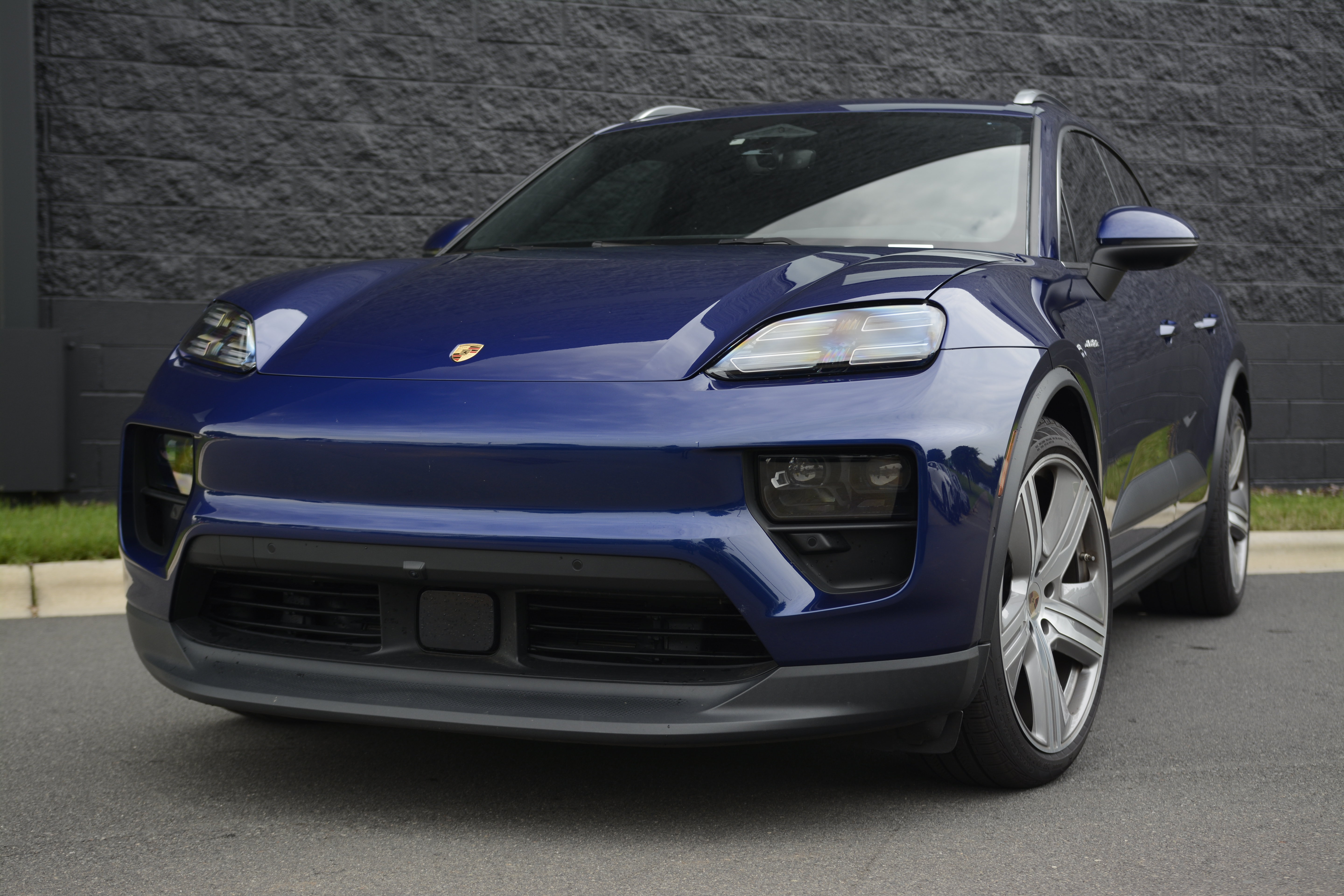 Certified 2024 Porsche Macan 4 Electric AWD/4WD image 45