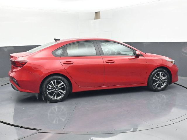 Used 2024 Kia Forte LXS FWD image 3