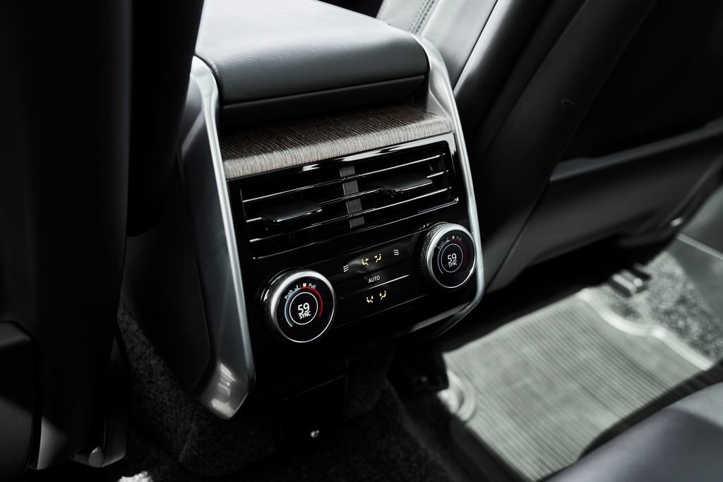 Used 2025 Land Rover Range Rover Long Wheelbase SE image 50