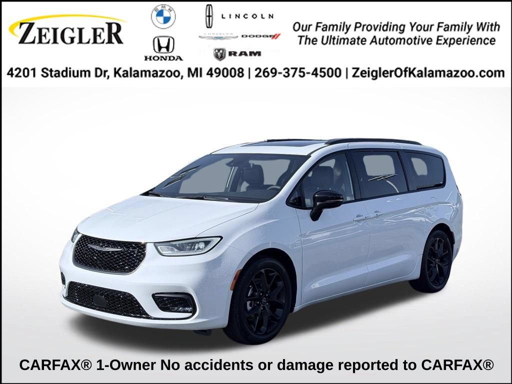 Used 2025 Chrysler Pacifica Limited